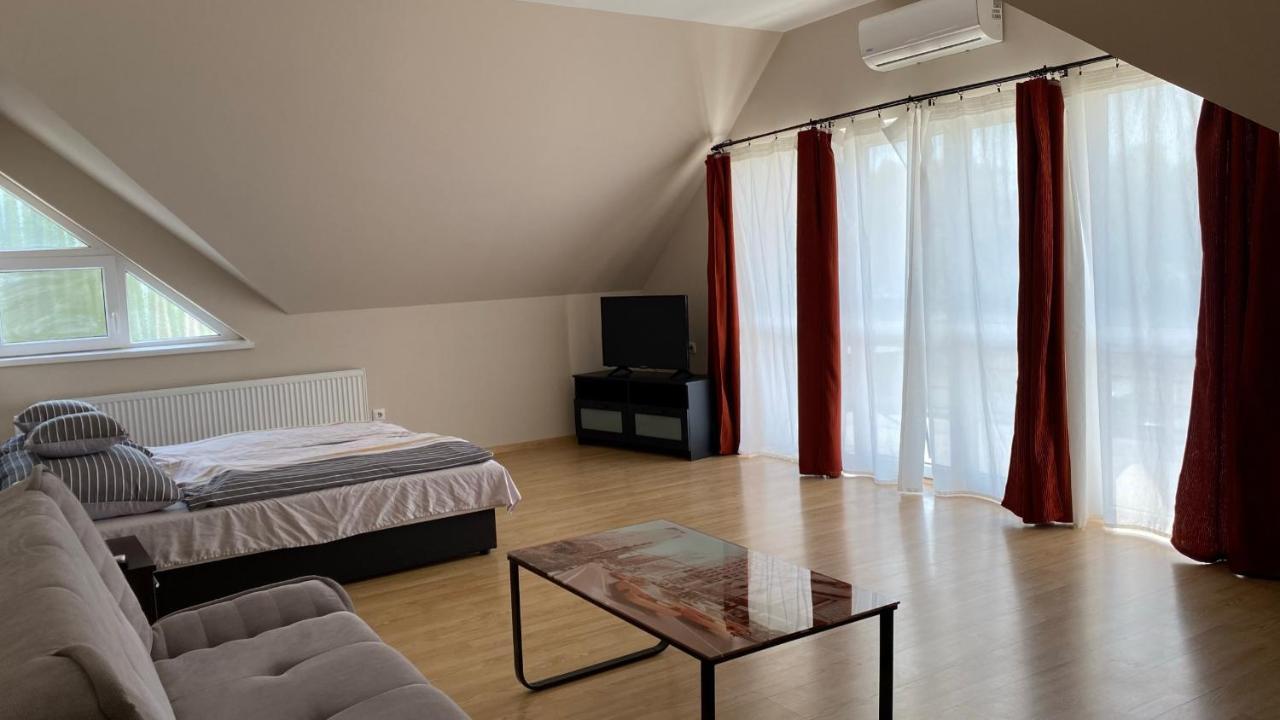 Korall Apartman Балатонфюзфе Екстер'єр фото