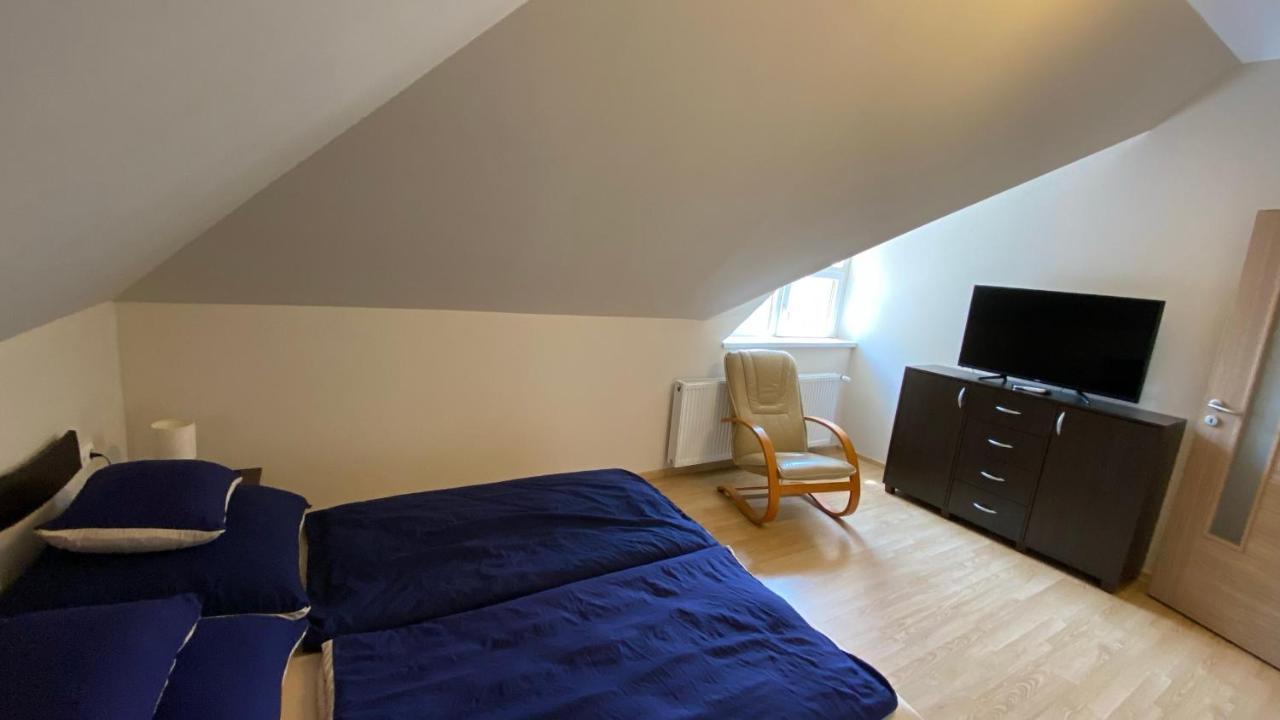 Korall Apartman Балатонфюзфе Екстер'єр фото