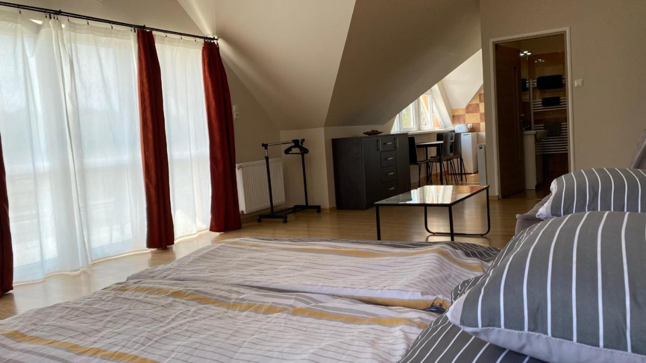 Korall Apartman Балатонфюзфе Екстер'єр фото