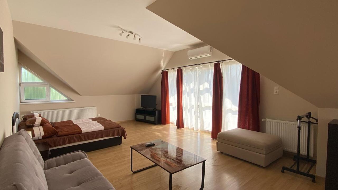 Korall Apartman Балатонфюзфе Екстер'єр фото