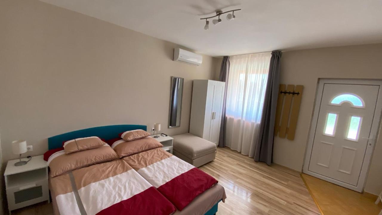 Korall Apartman Балатонфюзфе Екстер'єр фото