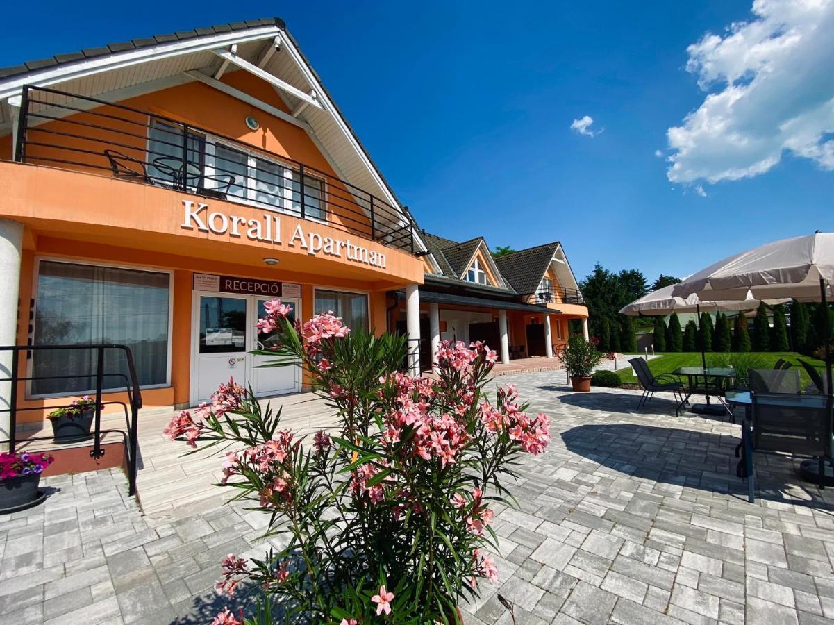 Korall Apartman Балатонфюзфе Екстер'єр фото